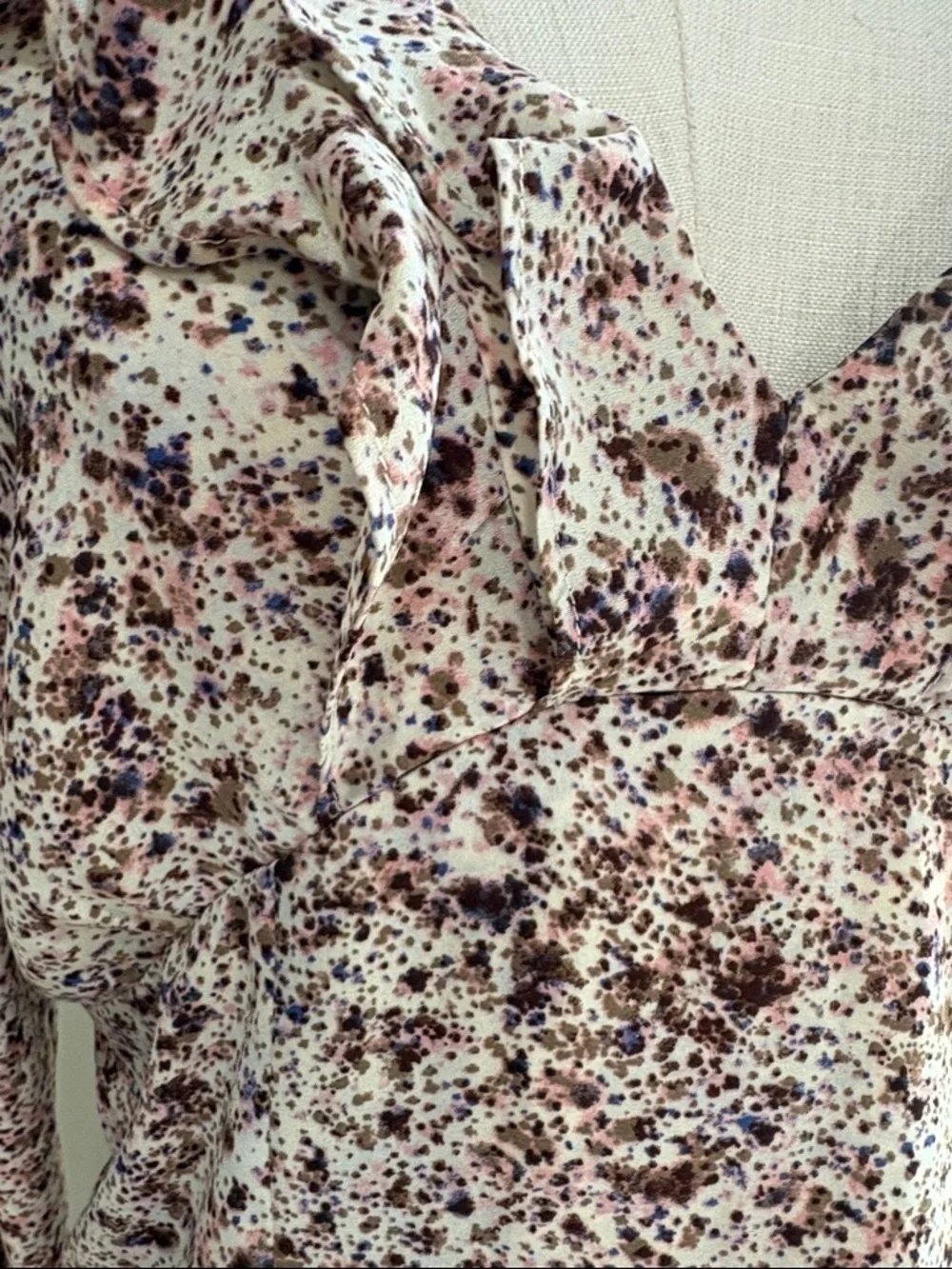 Open Edit Women's ivory multi Flower fields Ruffle V-Neck Blouse crop smocked L